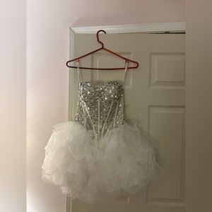 SHERRI HILL WHITE & SILVER CRYSTAL CORSET TULLE RUFFLE DRESS ADULT SIZE 2